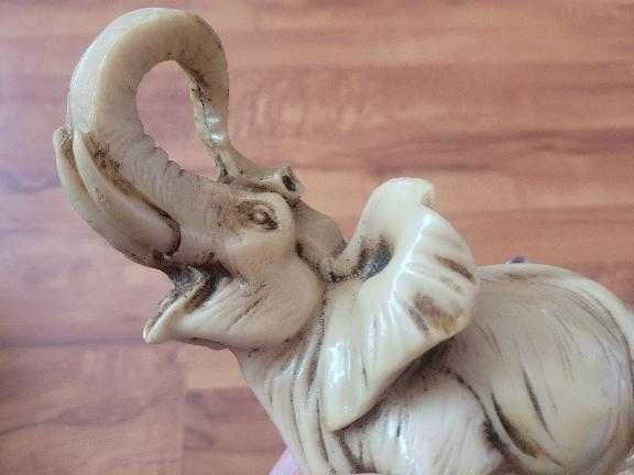 Масивна фигура слон