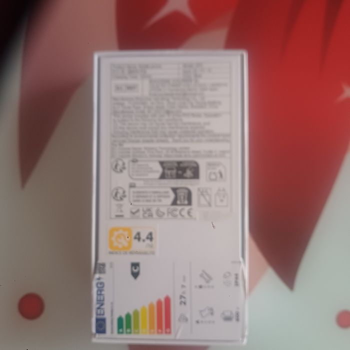 Telefon mobil nou, 128GB. Perfect pentru cei care doresc un dispozitiv