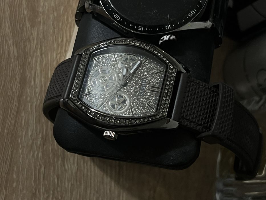 Часовник guess унисекс