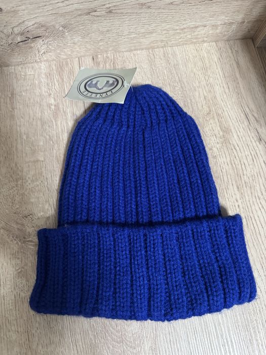 Комплект и шапки новые