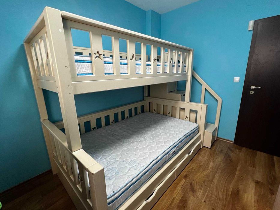 Двуетажно легло с чекмеджета, с включени матраци