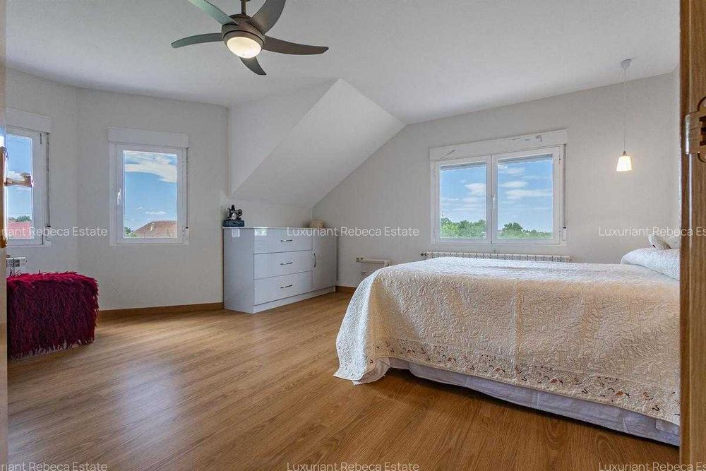 Casa cu 5 camere de vanzare in Ortisoara, Timis