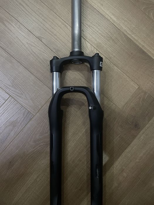 SR Suntour XCE 27.5 — амортизационная вилка для MTB