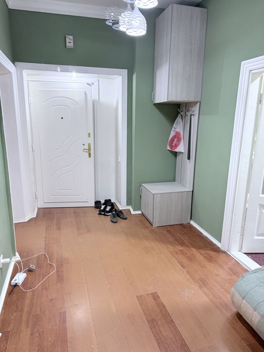 Skver,west minster instituti,Amir Temur metro oldida bollaga kvartira