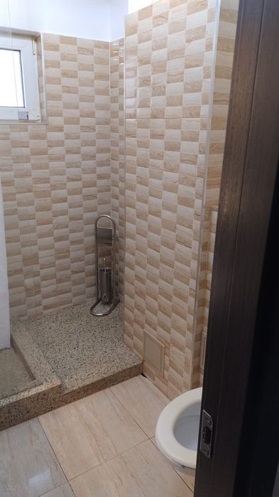 Închiriez apartament