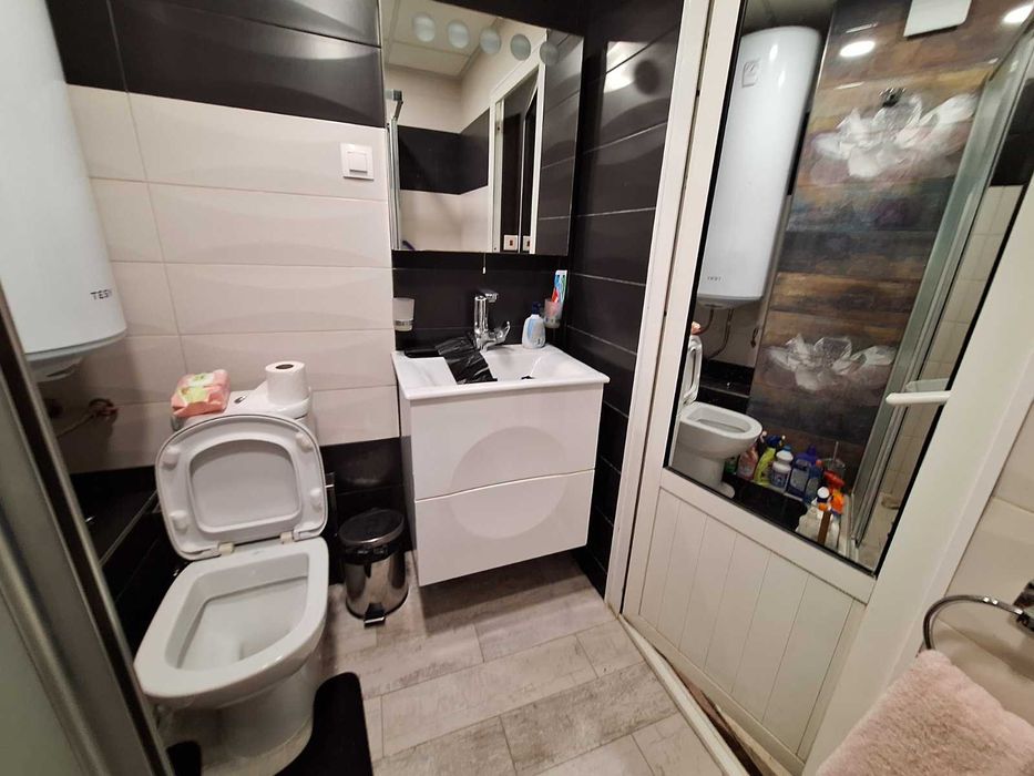 Продава 3 - стаен апартамент