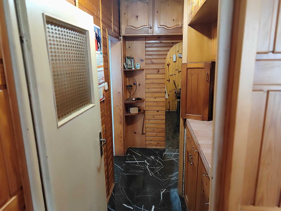 Продава многостаен апартамент в гр. Тетевен, кв. Полатен