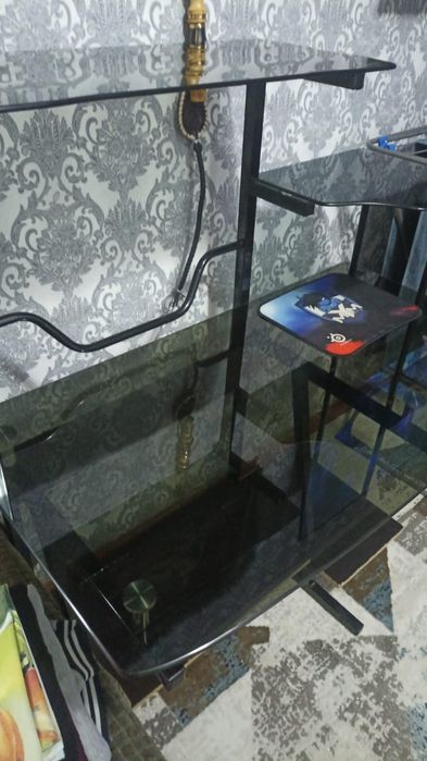 Продам столик компьютерный