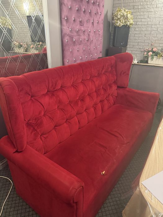 Продам диван для кафе и стол