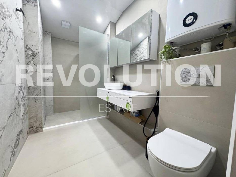 Дава се под наем Тристаен апартамент в Варна, ЖП Гара - 100 кв.м за 997.05 € - Снимка #4