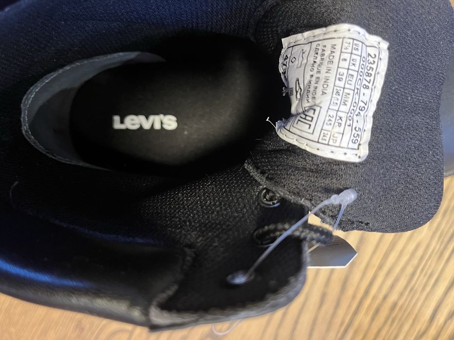 Женски обувки Levis 39 номер