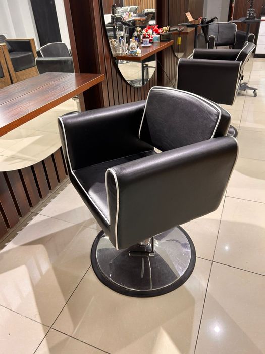 Продам парикмахерское кресло!!!