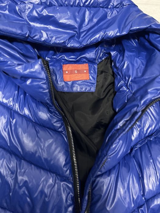 Дамско зимно  яке на Guess бордо и дълго зимно яке в син цвят