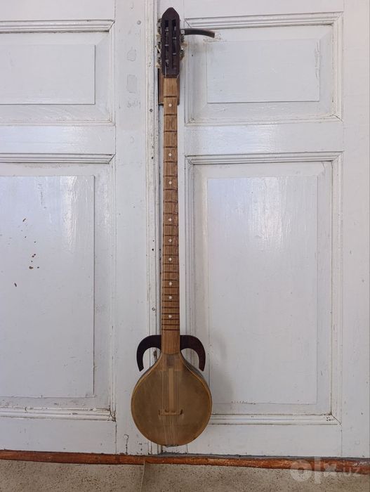 Qashqar Rubobi sotiladi holati zoʻr chexoli bor ortiqcha sim ham bor