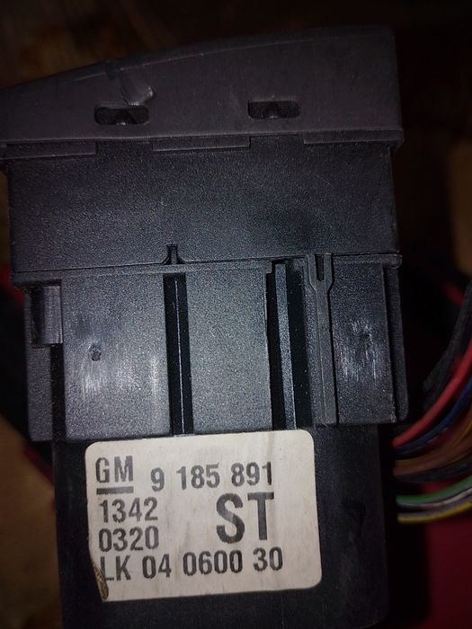 Части за Опел - стълоповдигач ключ  панел светлини вакуум клапан и сен