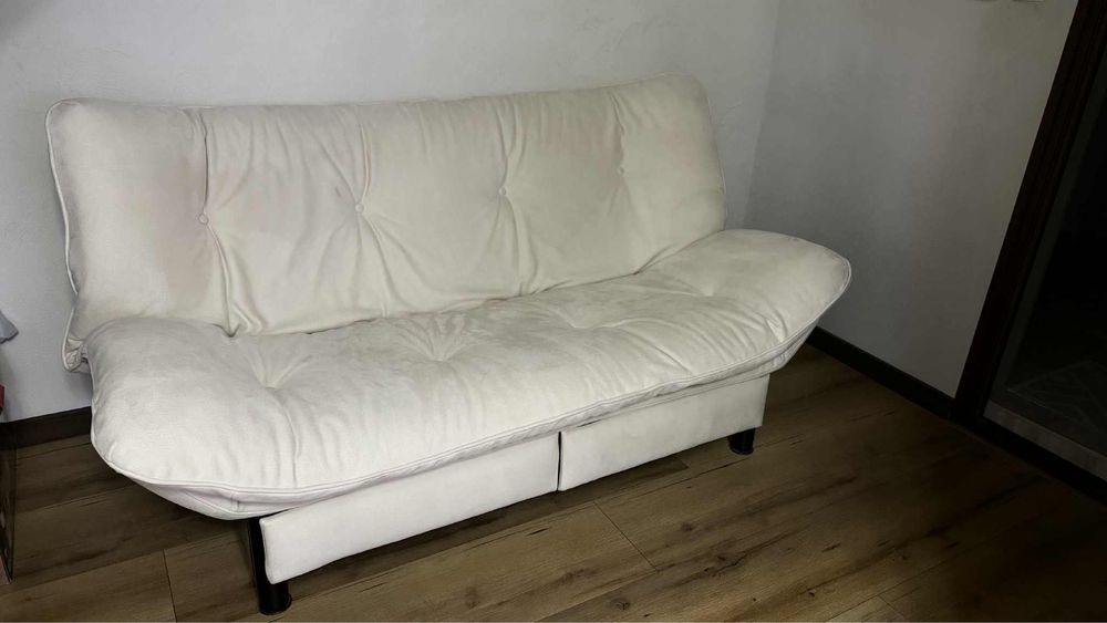 Дървени Мебели и Дивани