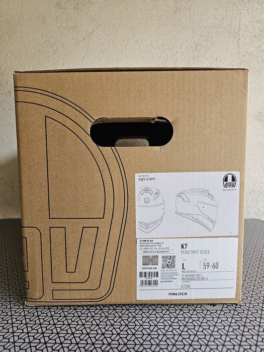 Мотоциклетна каска AGV K7, черен мат, размер L