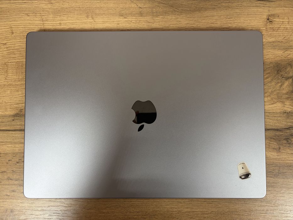 Продам Macbook Pro 16 M1 - 16 gb, SSD- 1Tb
