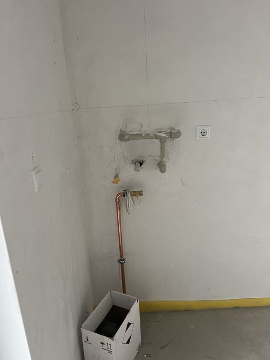 НОВА самостоятелна къща с двор