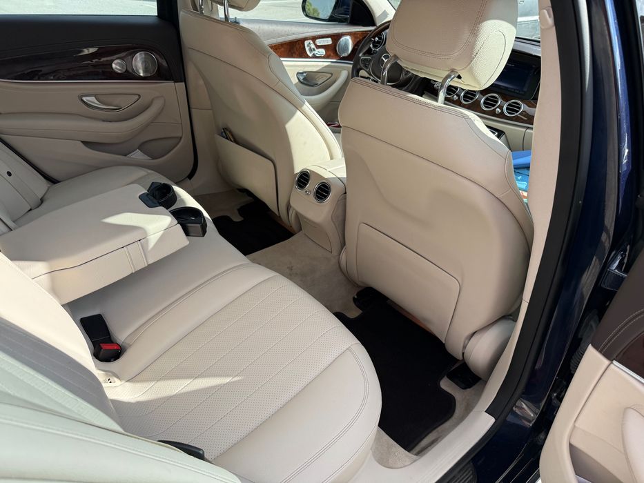 Mercedes E 300 W213 | Лукс и мощ | Реални км | Обслужен