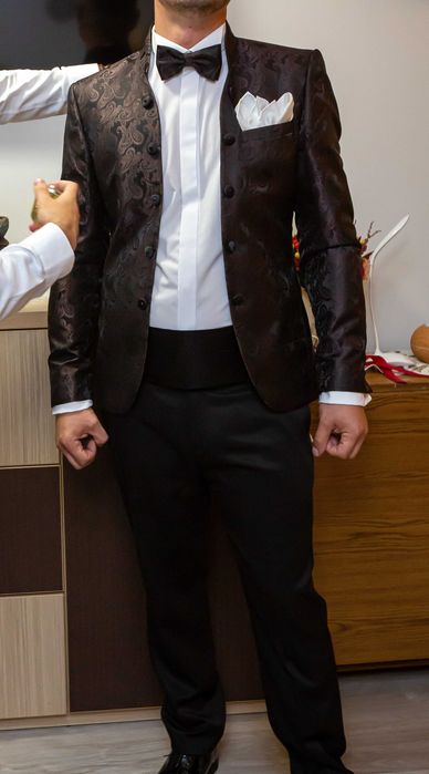 Vând sacou de ceremonie, batistă, brâu si papion