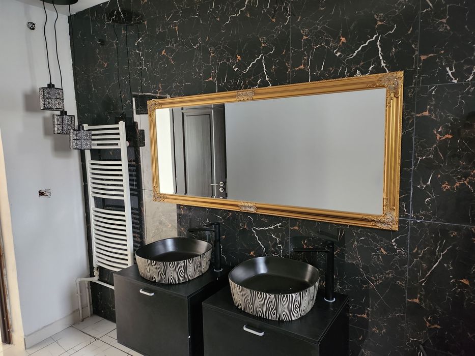 Închiriez casă și spațiu comercial