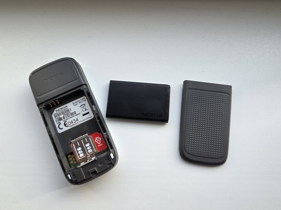 Nokia 1209 - telefon simplu cu butoane