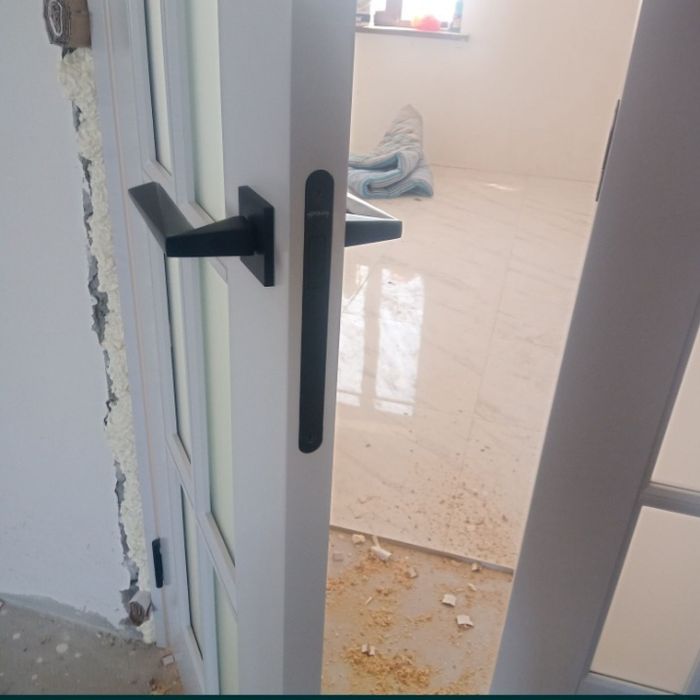 Установка дверей. Есік орнату.