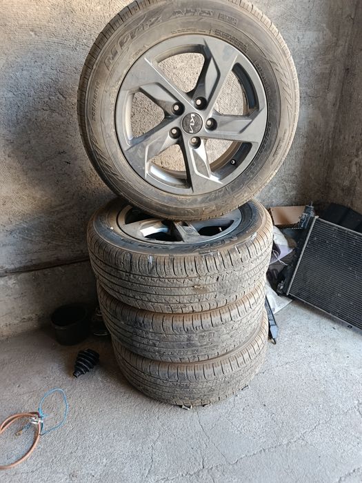 Kia k-5 R 16 diska+balon sotiladi.