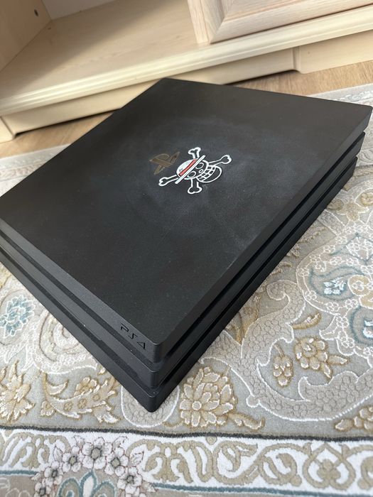 Playstation 4 pro (в подарок игры и контроллер)