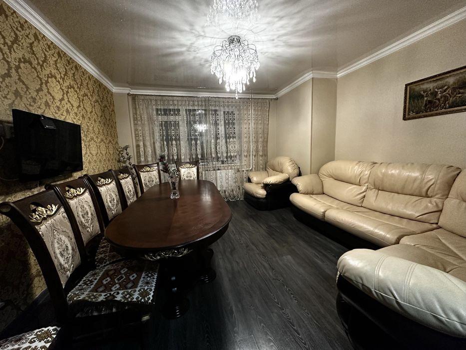 Продаю стол и стулья