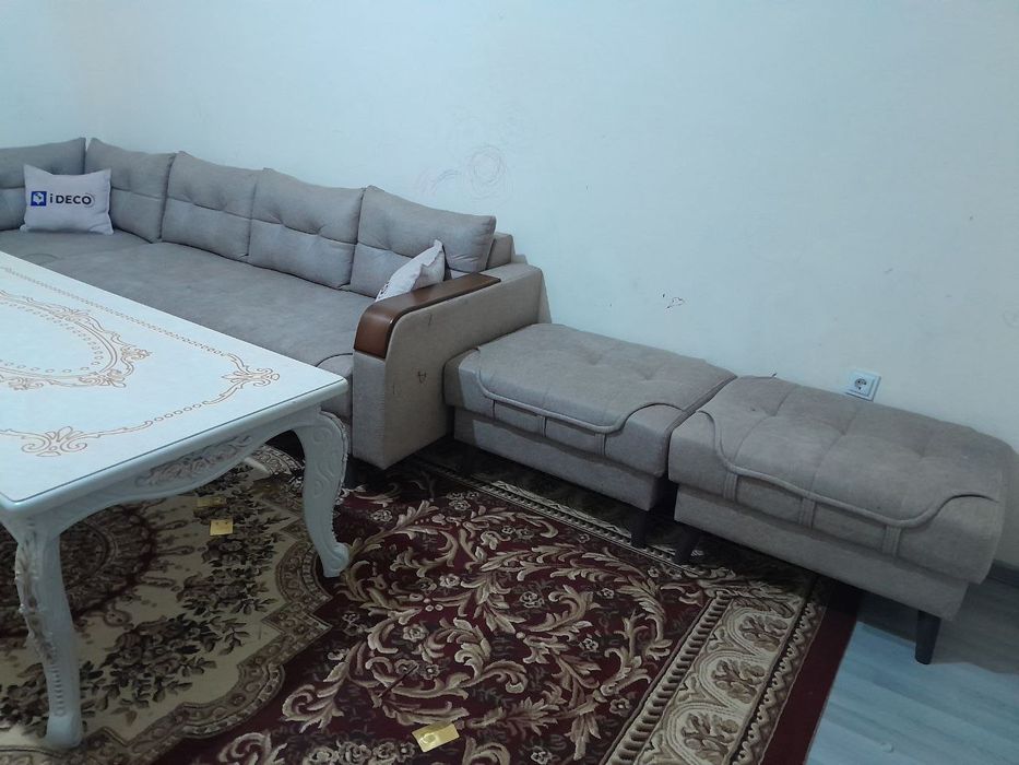 Mebel Ugalok  va stol sotiladi srochna.bemor odamga puli ishlatiladi.