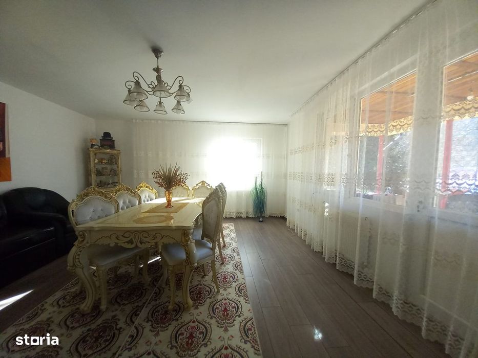 Str. 8 Martie, casa cu 3 camere si 450 mp teren !
