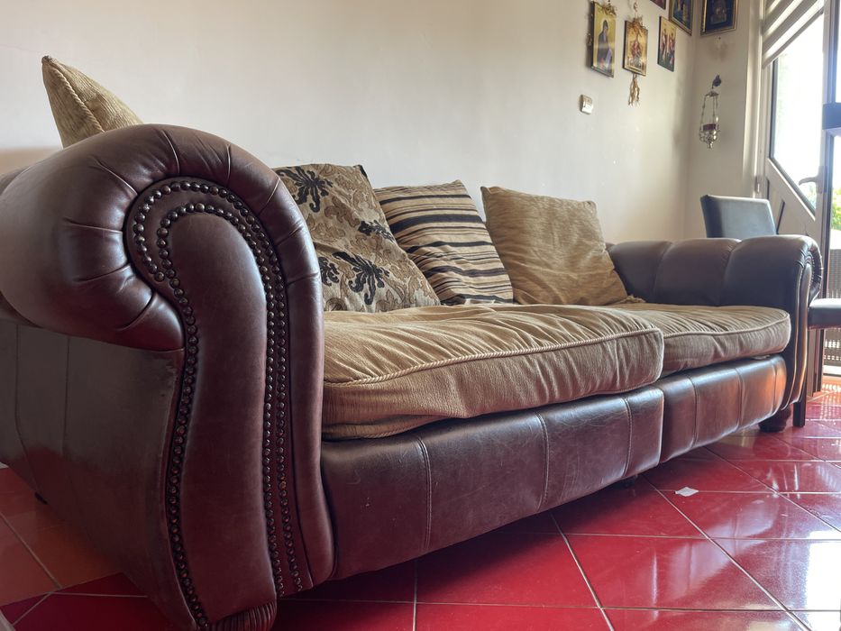 Vand canapea urgent in stare foarte buna