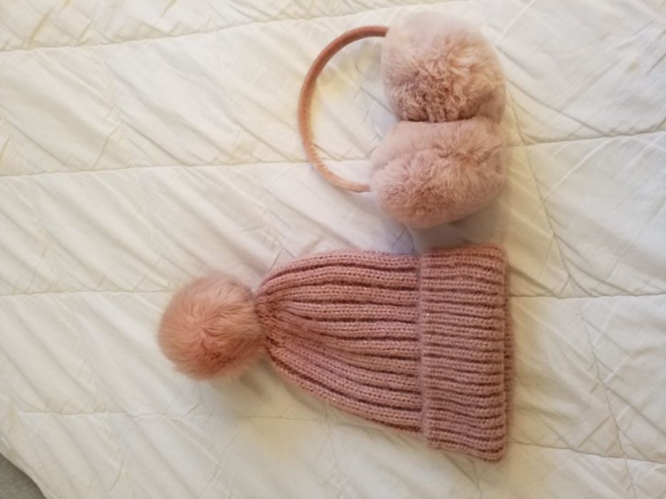 Căciulă H&M și aparatoare urechi blanita H&M. Noi.