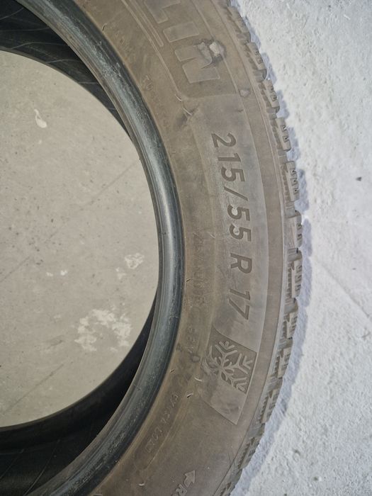 Vând set anvelope iarna second-hand  Michelin 215/55/17