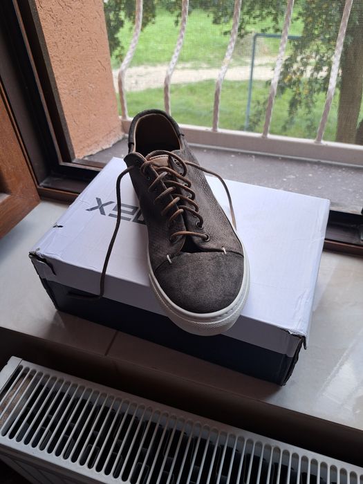 Adidași piele întoarsă