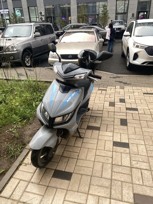 Продам скутер М8