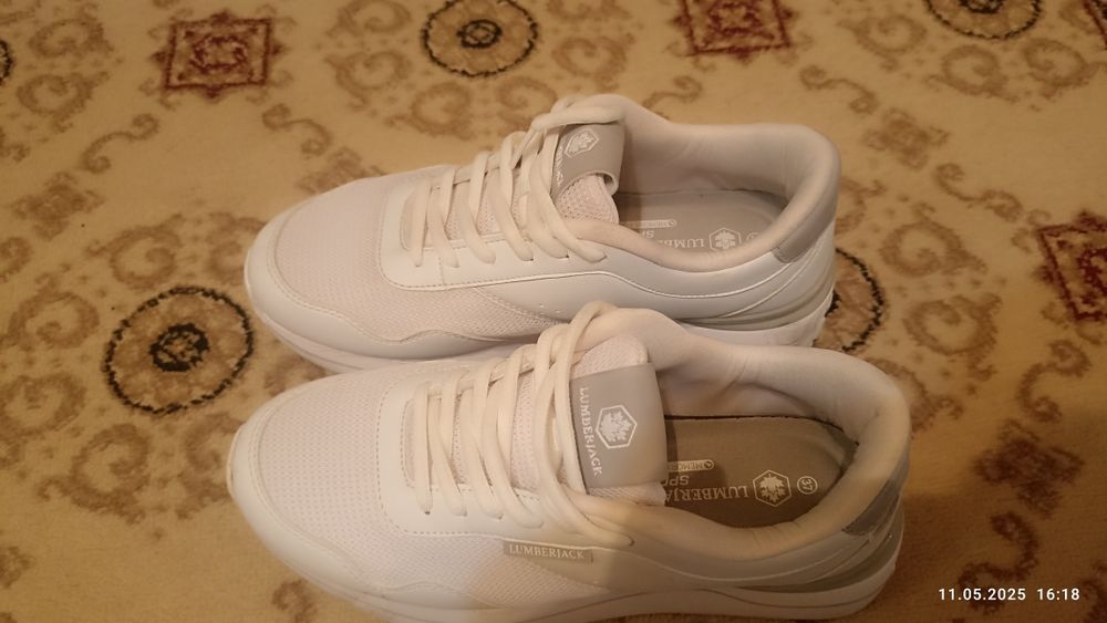 Кроссовки женские 37 размер