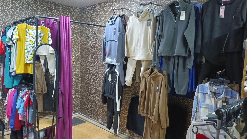 Отдел Одежда и гирлянды