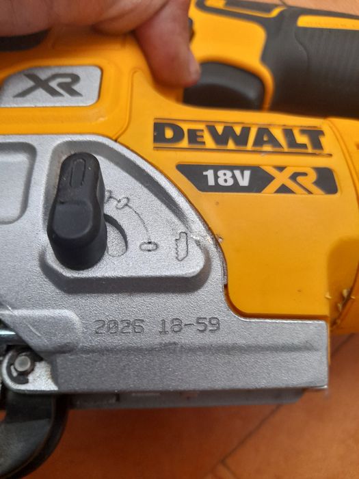 Devalt pendular.brushles nou defect 2026