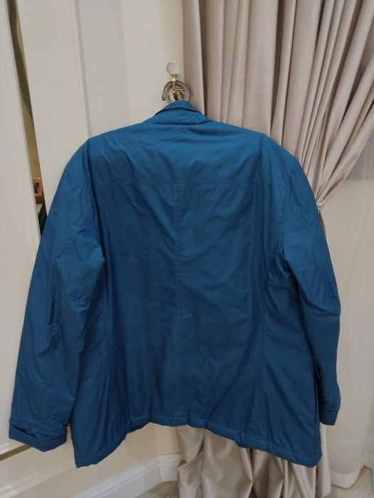 Голубая лёгкая куртка