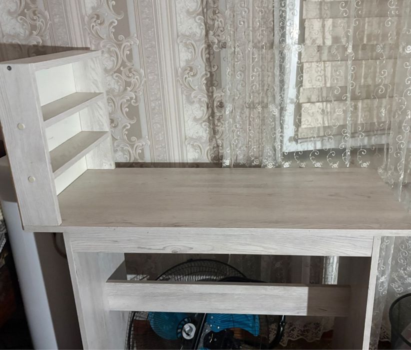 Продаю манекюрный столик