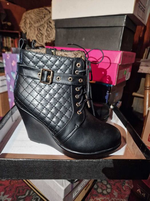 Нови обувки боти ток, платформи, топли, ЗИМНИ, удобни, велур, еко кожа