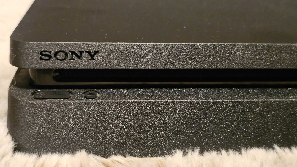 Продавам Playstation 4