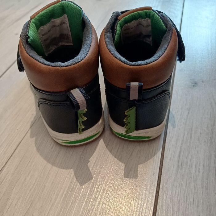 Продам осенние сапожки для мальчика