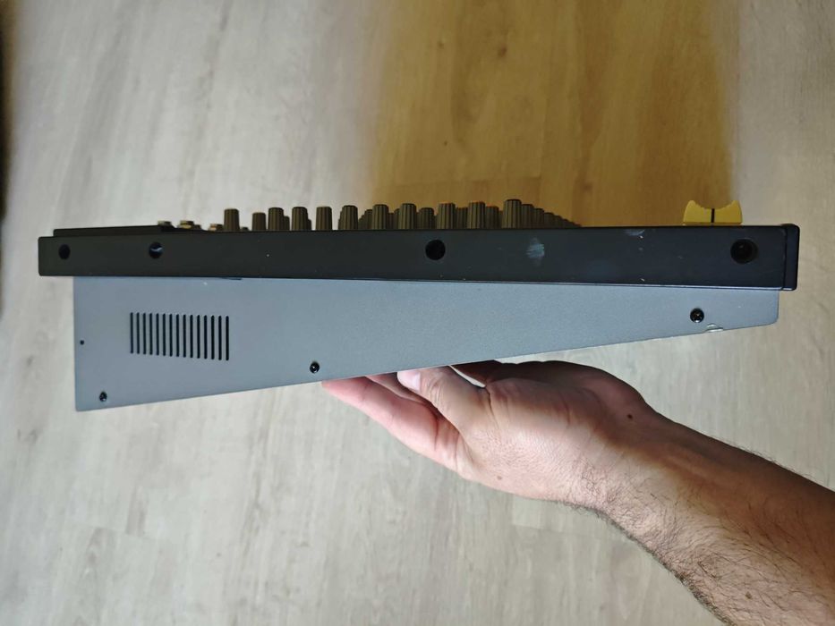 Mixere Alto Lynx Mix124UM si Behringer 1622FX