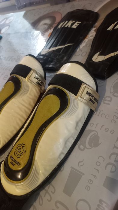 Футбольные наколенники для вратарей