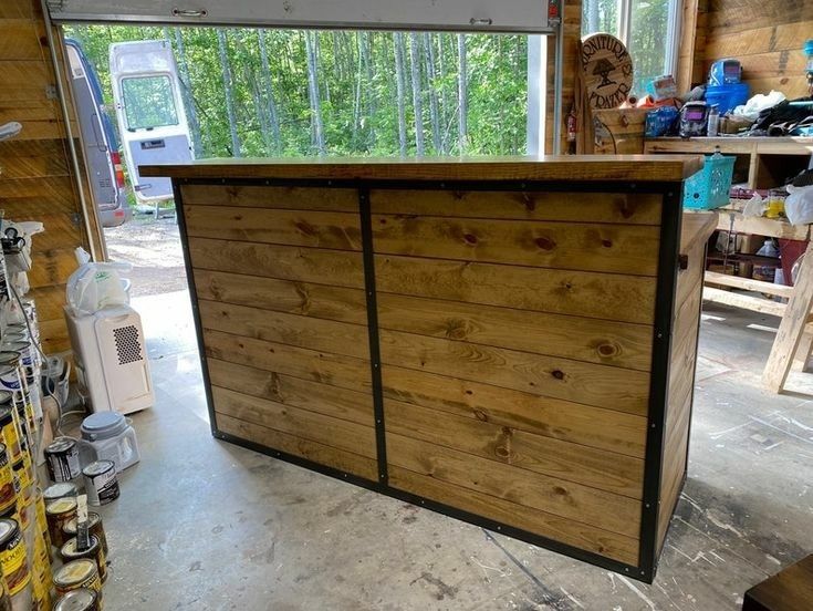 Бар маса и маси за заведения различни видове. Масив и желязо