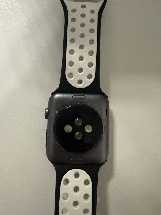 Продам apple watch 1 серии 42mm